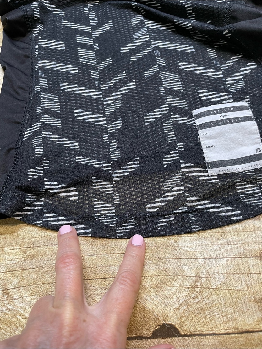 Rapha Women’s ProTeam Short Sleeve V-Neck Mesh Biking Shirt - Picture 8 of 8